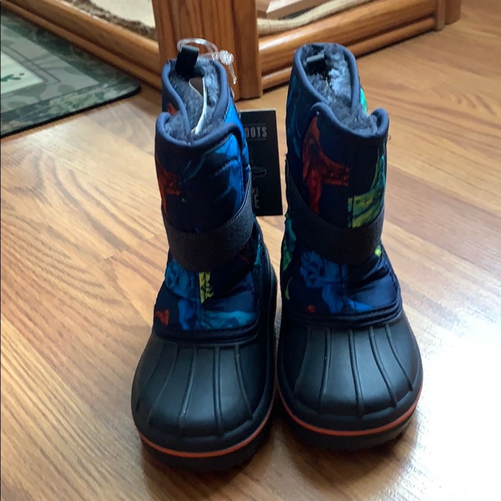 Brand new snow boots